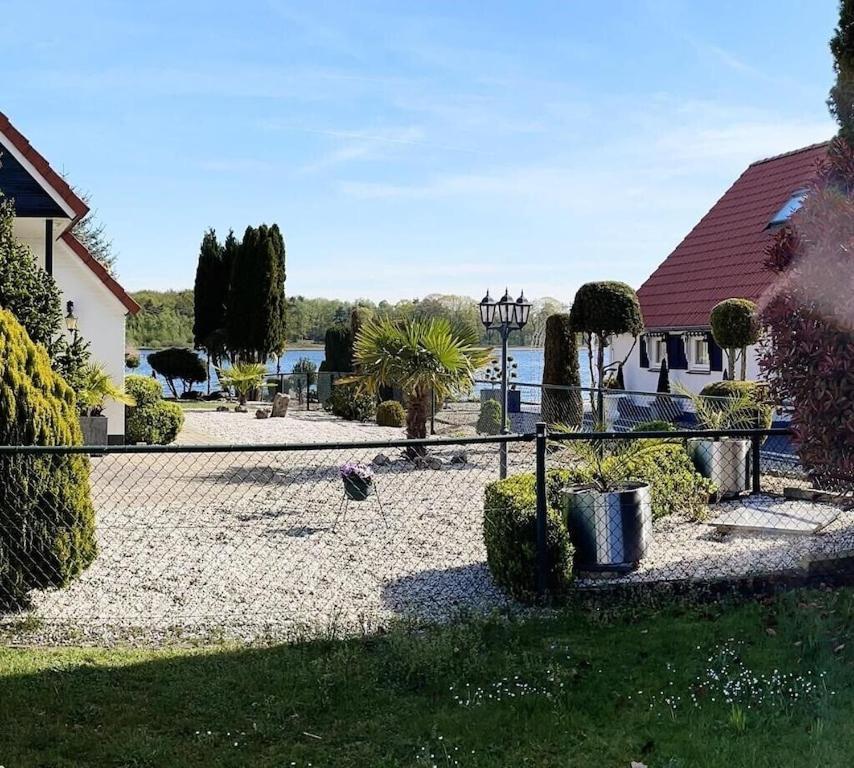 Freistehendes Ferienhaus Am See Naehe Roermond Heel Ngoại thất bức ảnh