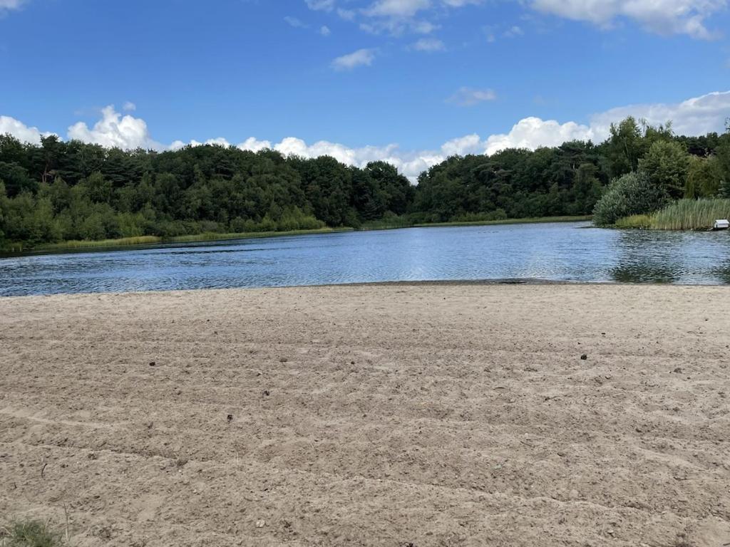 Freistehendes Ferienhaus Am See Naehe Roermond Heel Ngoại thất bức ảnh
