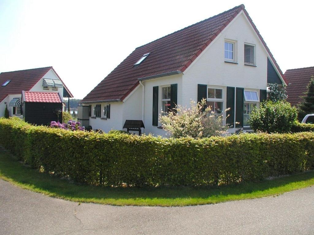 Freistehendes Ferienhaus Am See Naehe Roermond Heel Ngoại thất bức ảnh