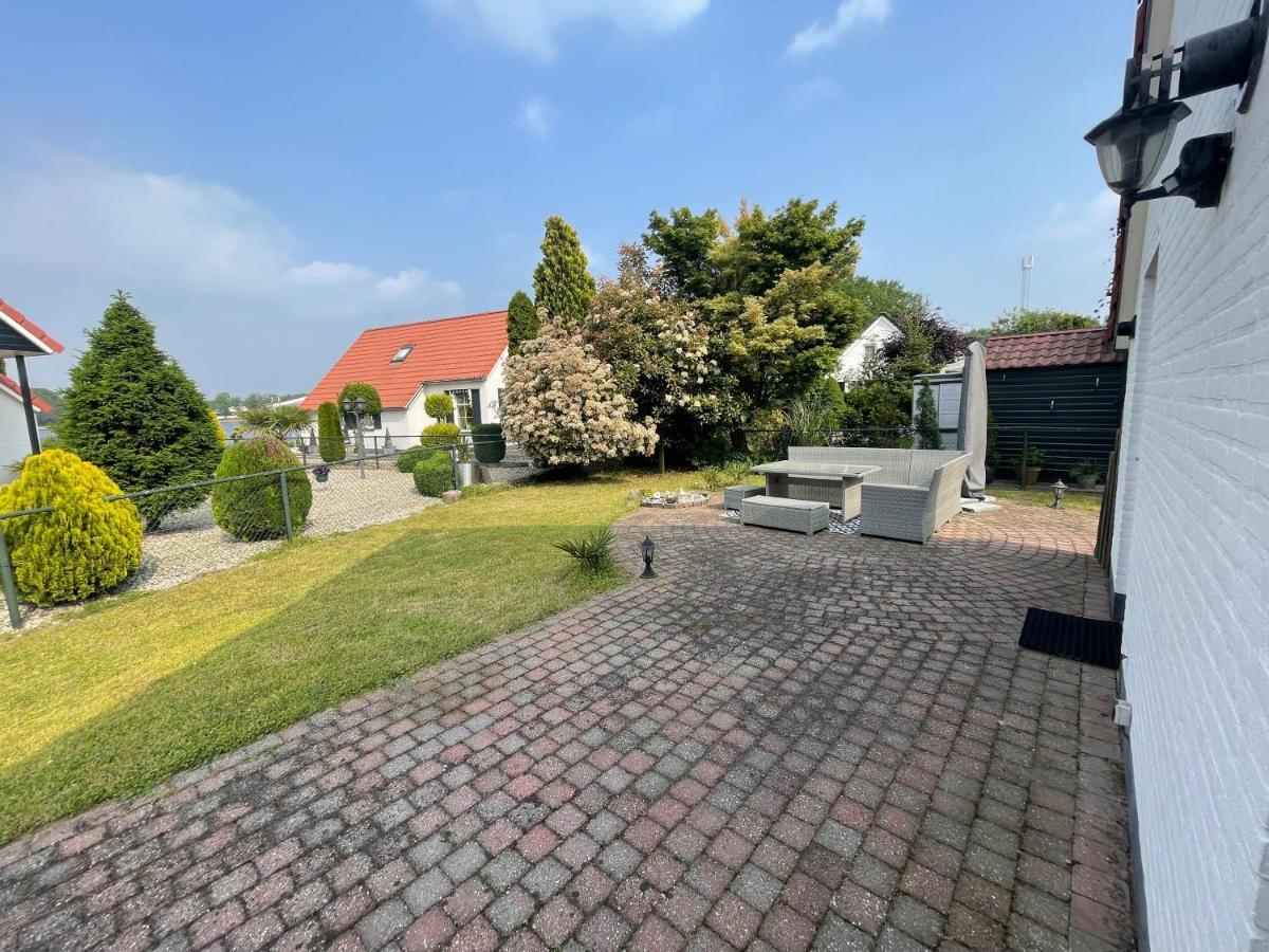 Freistehendes Ferienhaus Am See Naehe Roermond Heel Ngoại thất bức ảnh