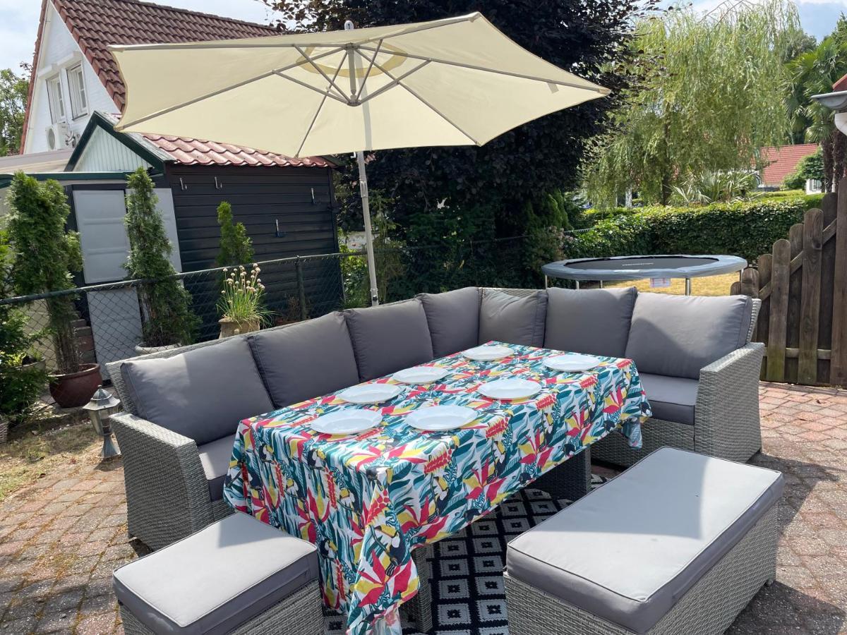 Freistehendes Ferienhaus Am See Naehe Roermond Heel Ngoại thất bức ảnh
