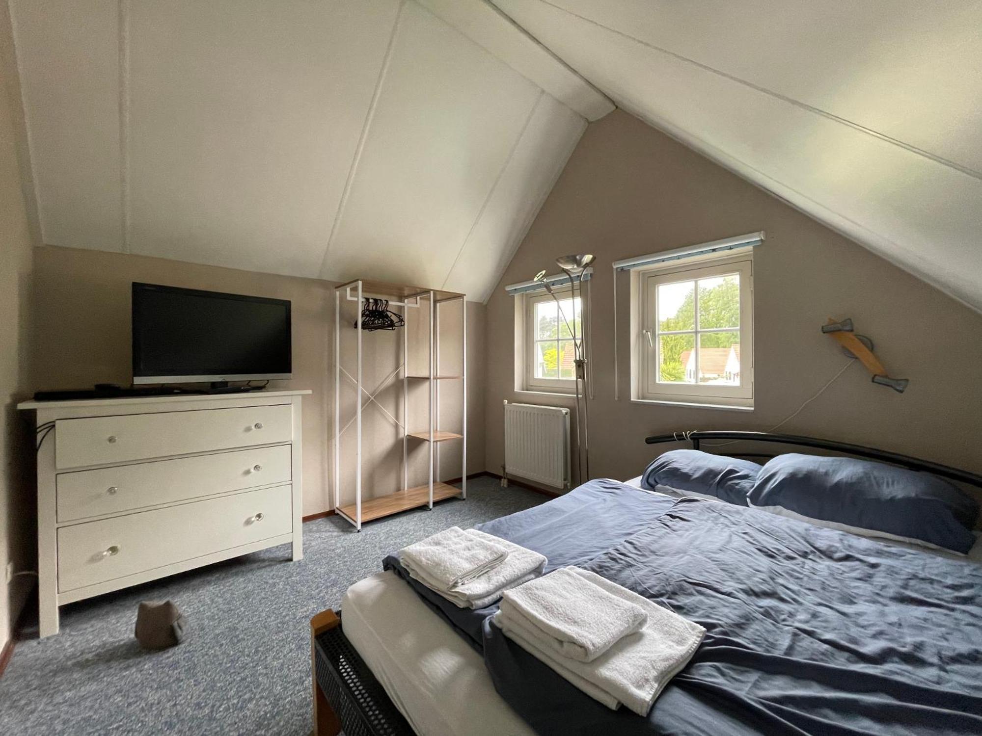 Freistehendes Ferienhaus Am See Naehe Roermond Heel Ngoại thất bức ảnh